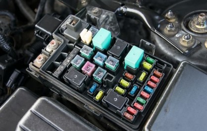 Cách Kiểm Tra Cầu Chì Xe Ô Tô Chính Xác